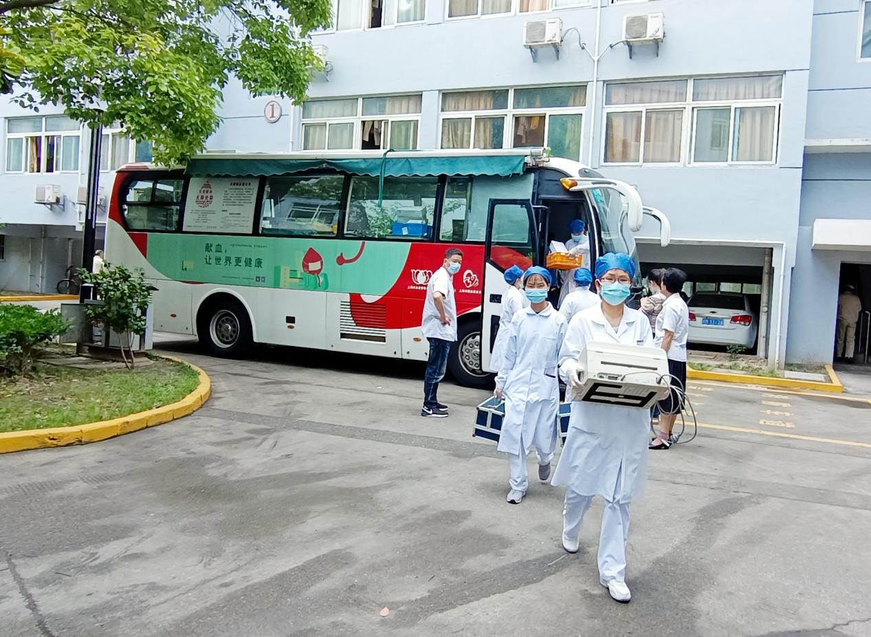 采血車開進(jìn)南亞新材 讓愛心奉獻(xiàn)蔚然成風(fēng)(圖1)